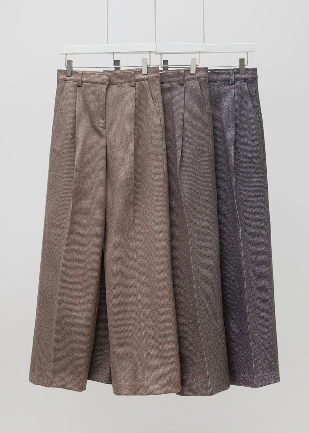Pattern one-tuck pants